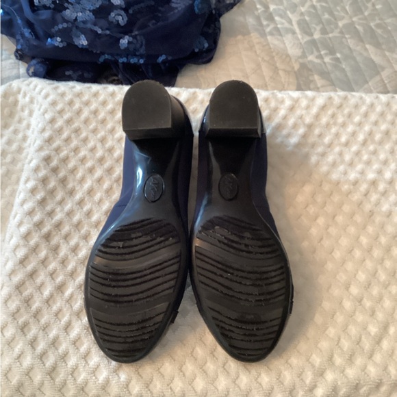 Navy Blue ,vintage Anne Klein soft bottom heels - Picture 3 of 5